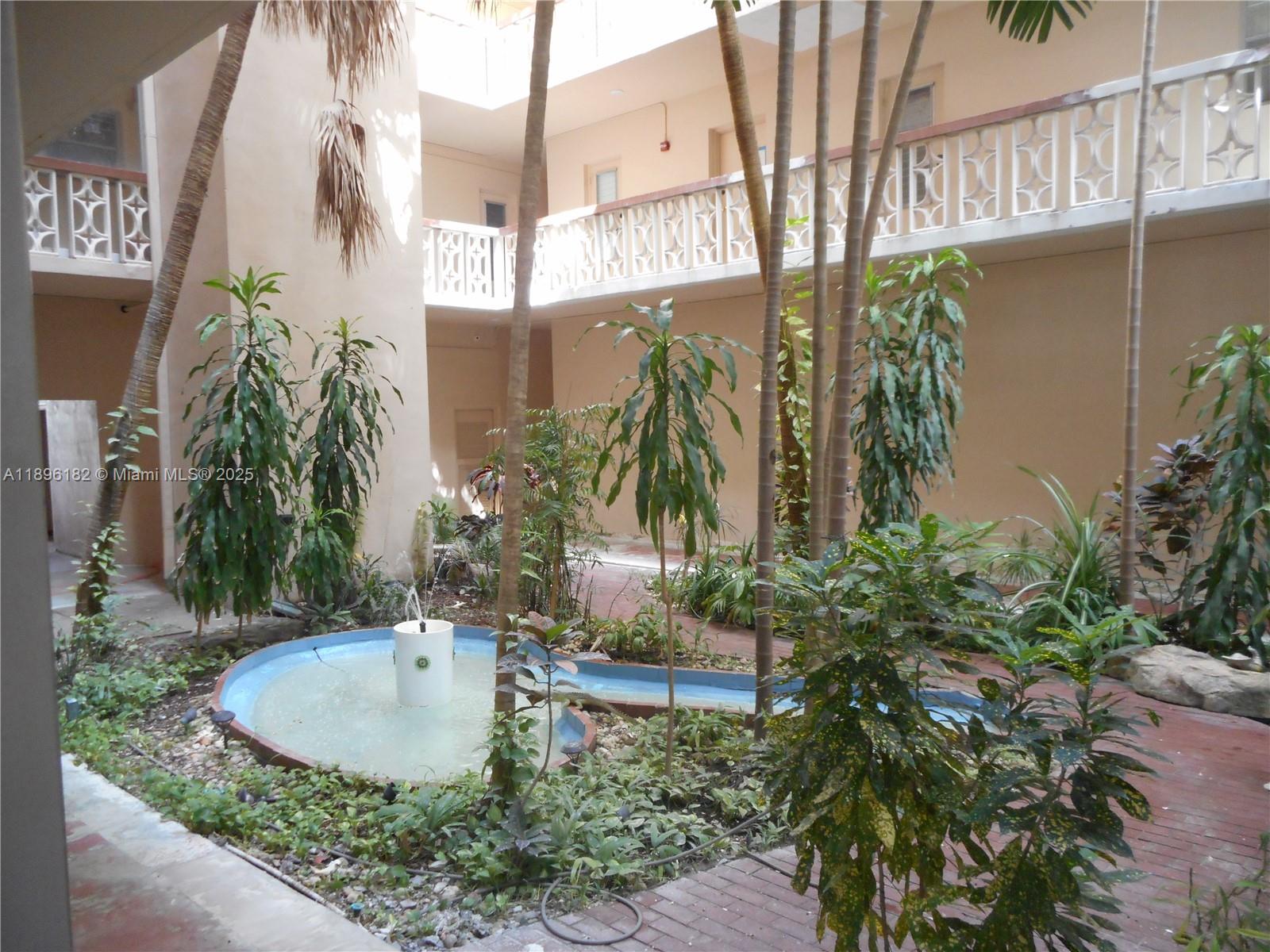 SUMMIT CONDO - Residential