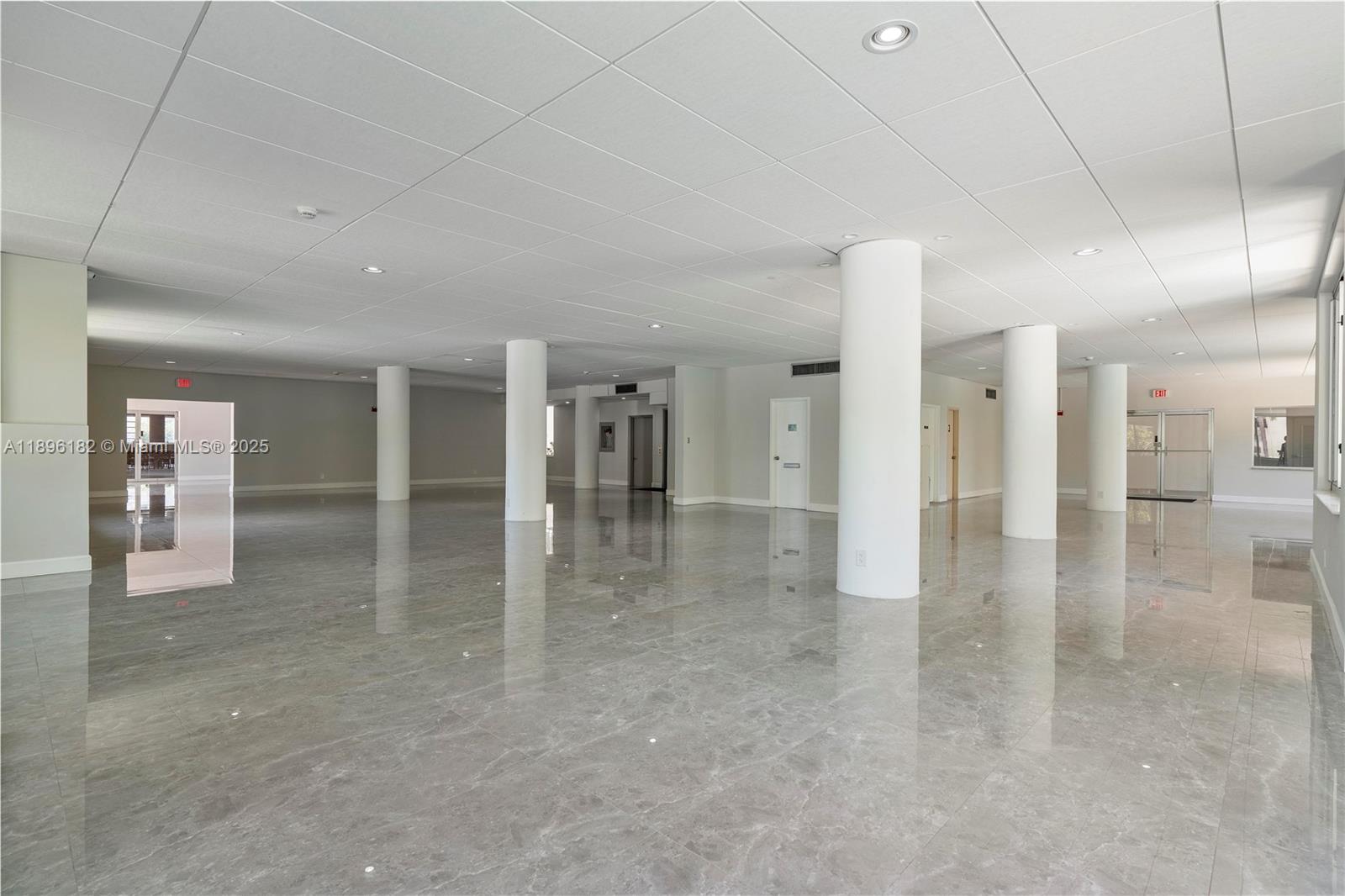 SUMMIT CONDO - Residential