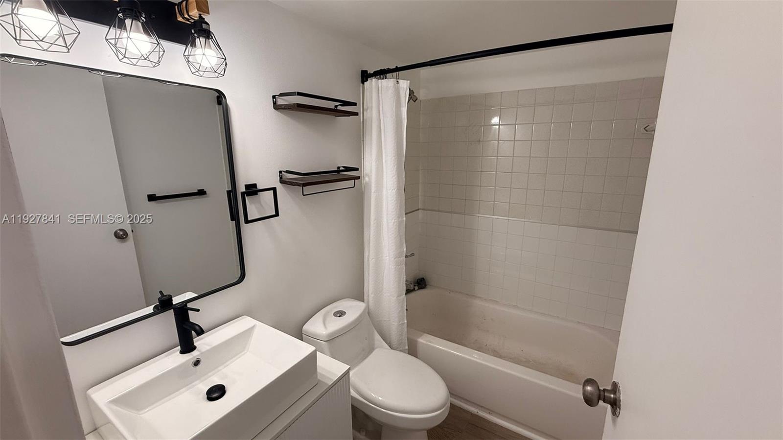 HAMPTON COURT CONDO - Residential