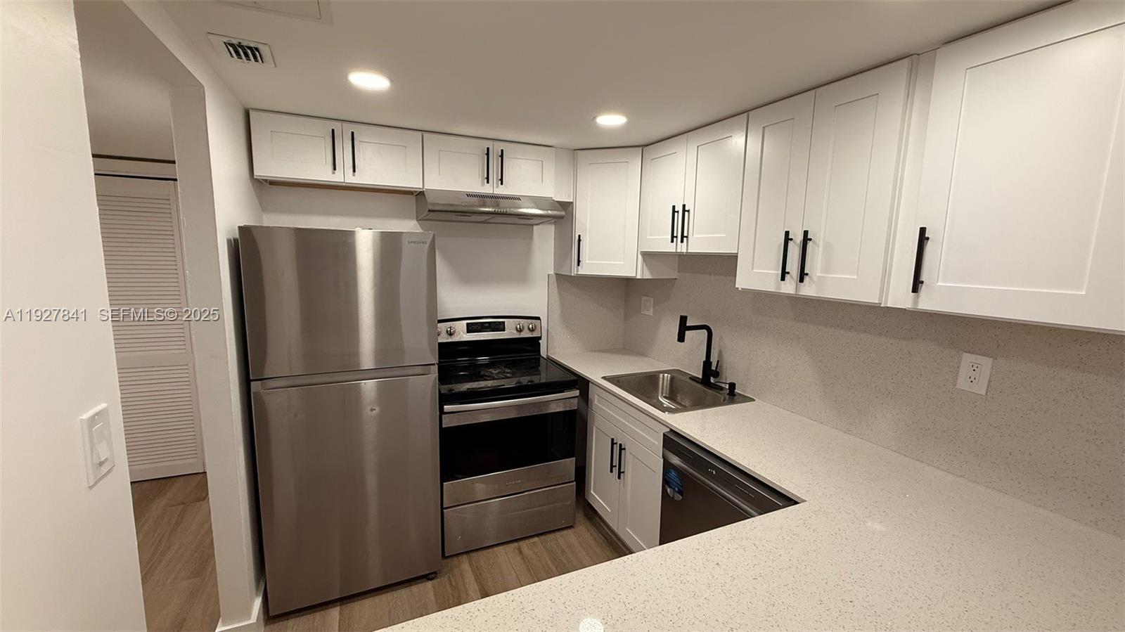 5845 Washington St 65