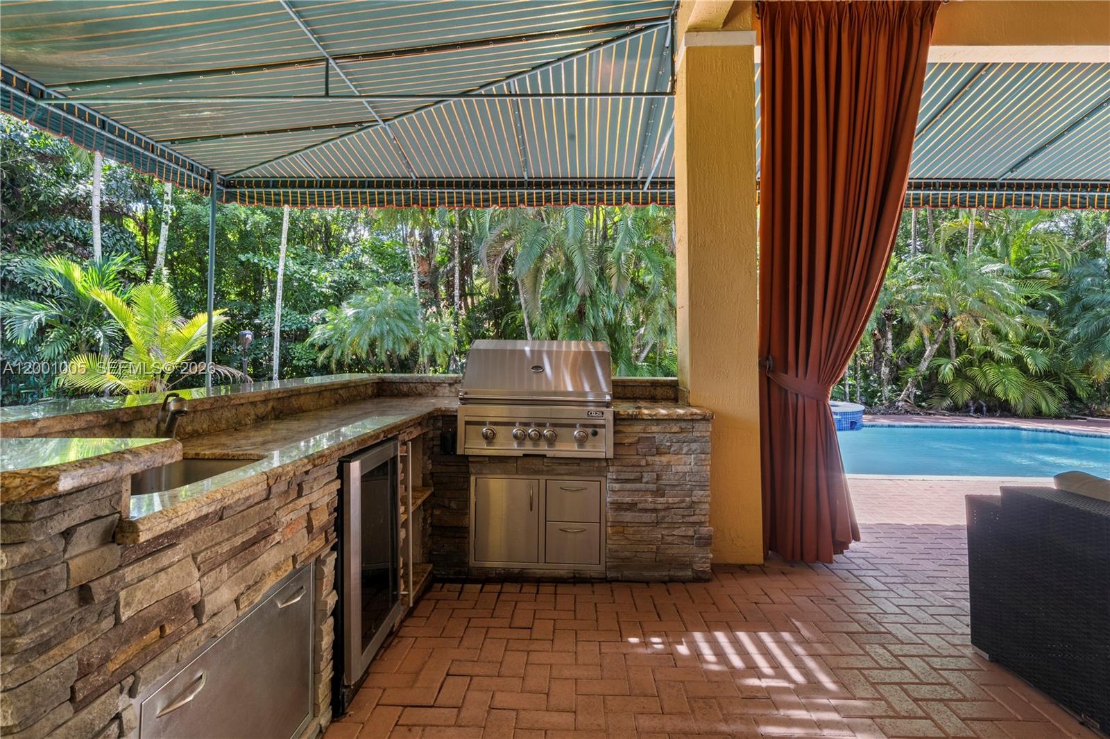 GROVES PARK - Residential Lease