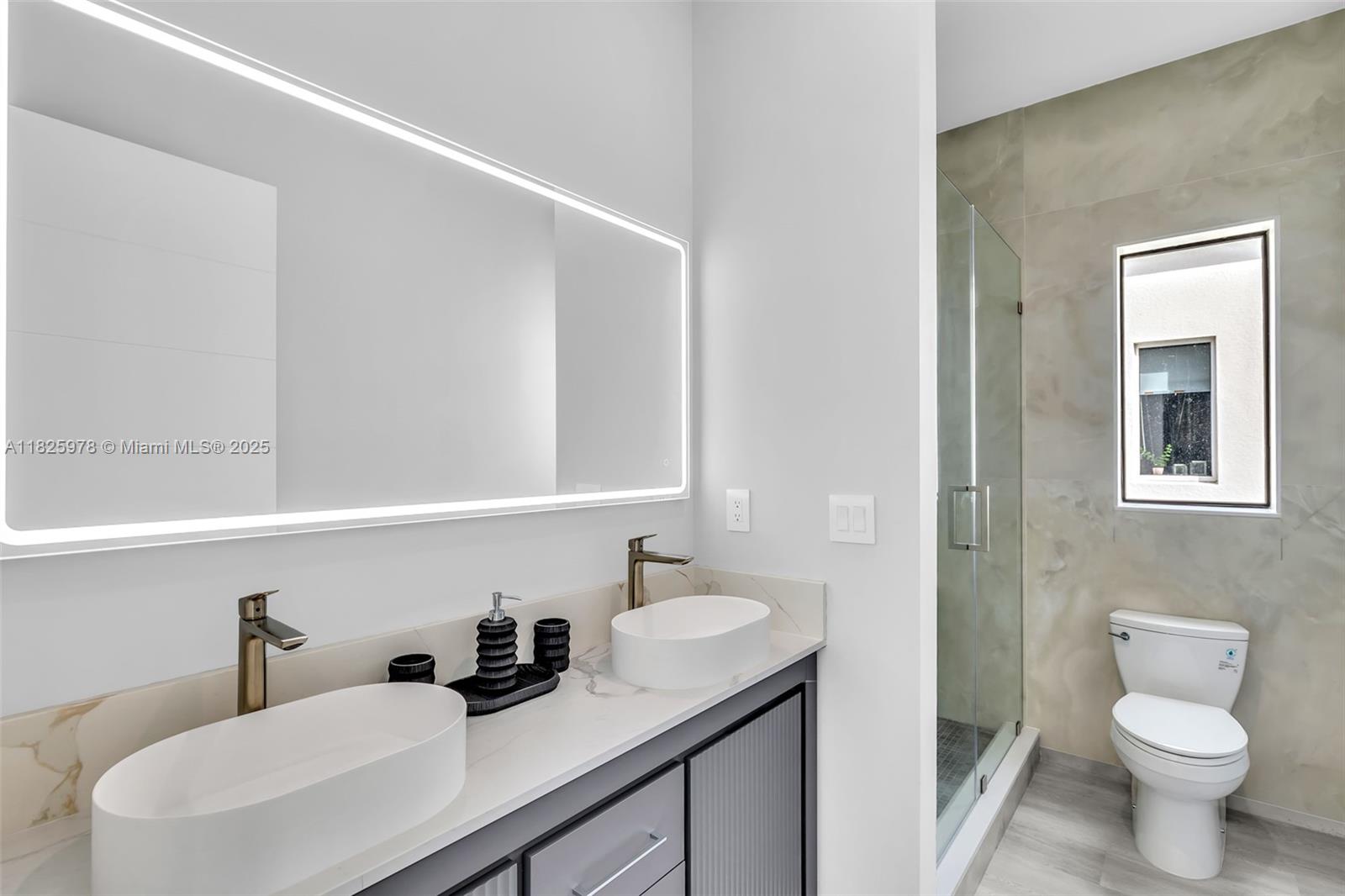 LAUDERDALE - Residential Lease