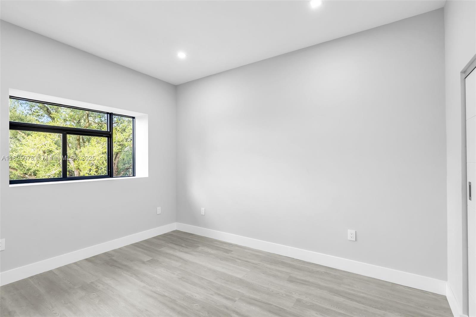 LAUDERDALE - Residential Lease