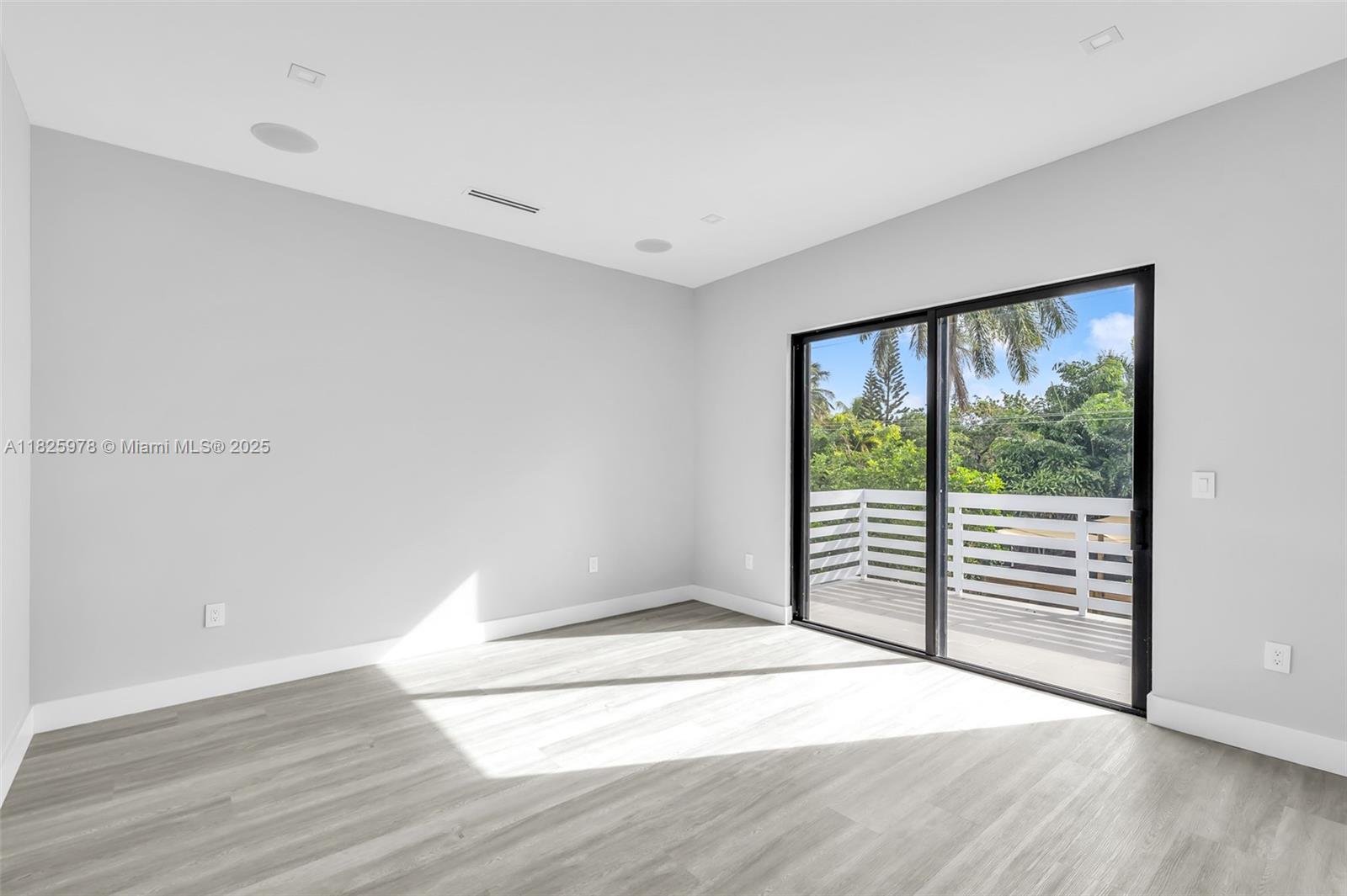 LAUDERDALE - Residential Lease