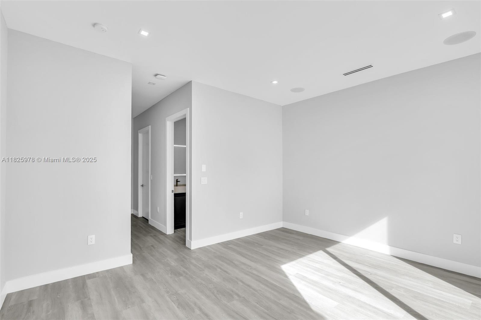 LAUDERDALE - Residential Lease