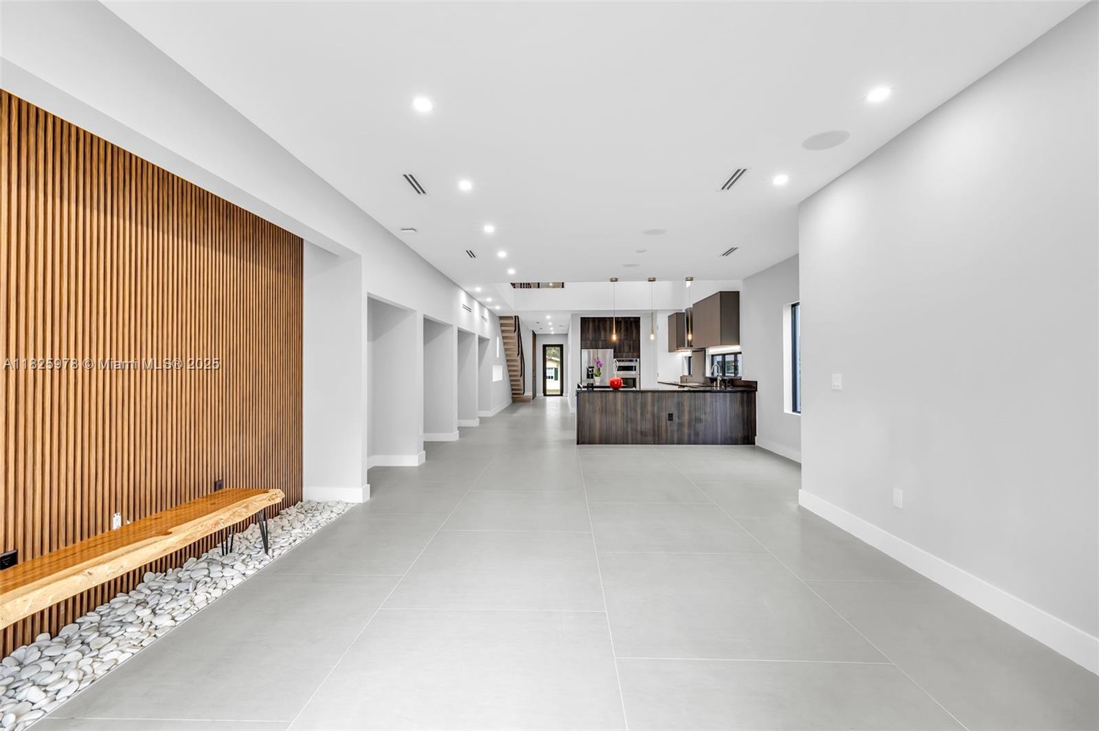 LAUDERDALE - Residential Lease