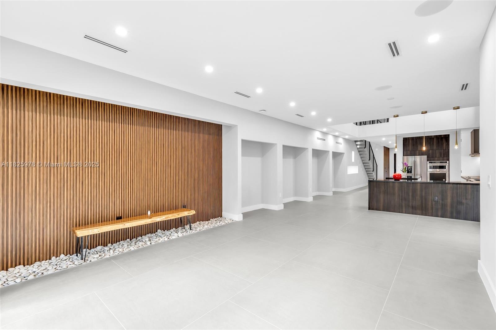 LAUDERDALE - Residential Lease