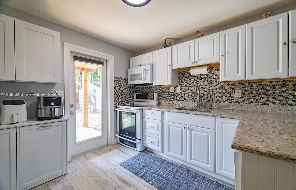 Photo of 2950 NE 11th Ave, Pompano Beach, FL 33064 (MLS # A12003649)