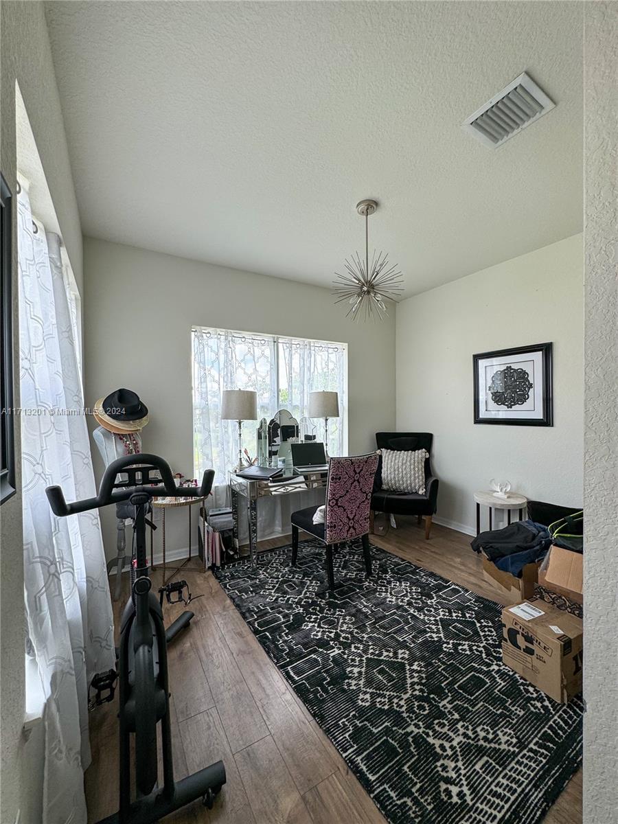 HILLCREST COUNTRY CLUB SO - Residential