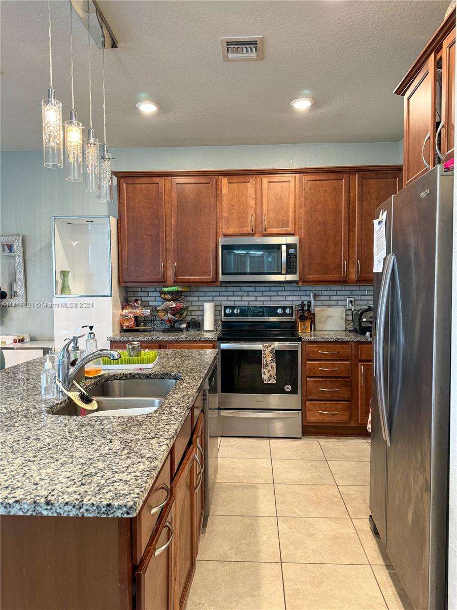 HILLCREST COUNTRY CLUB SO - Residential