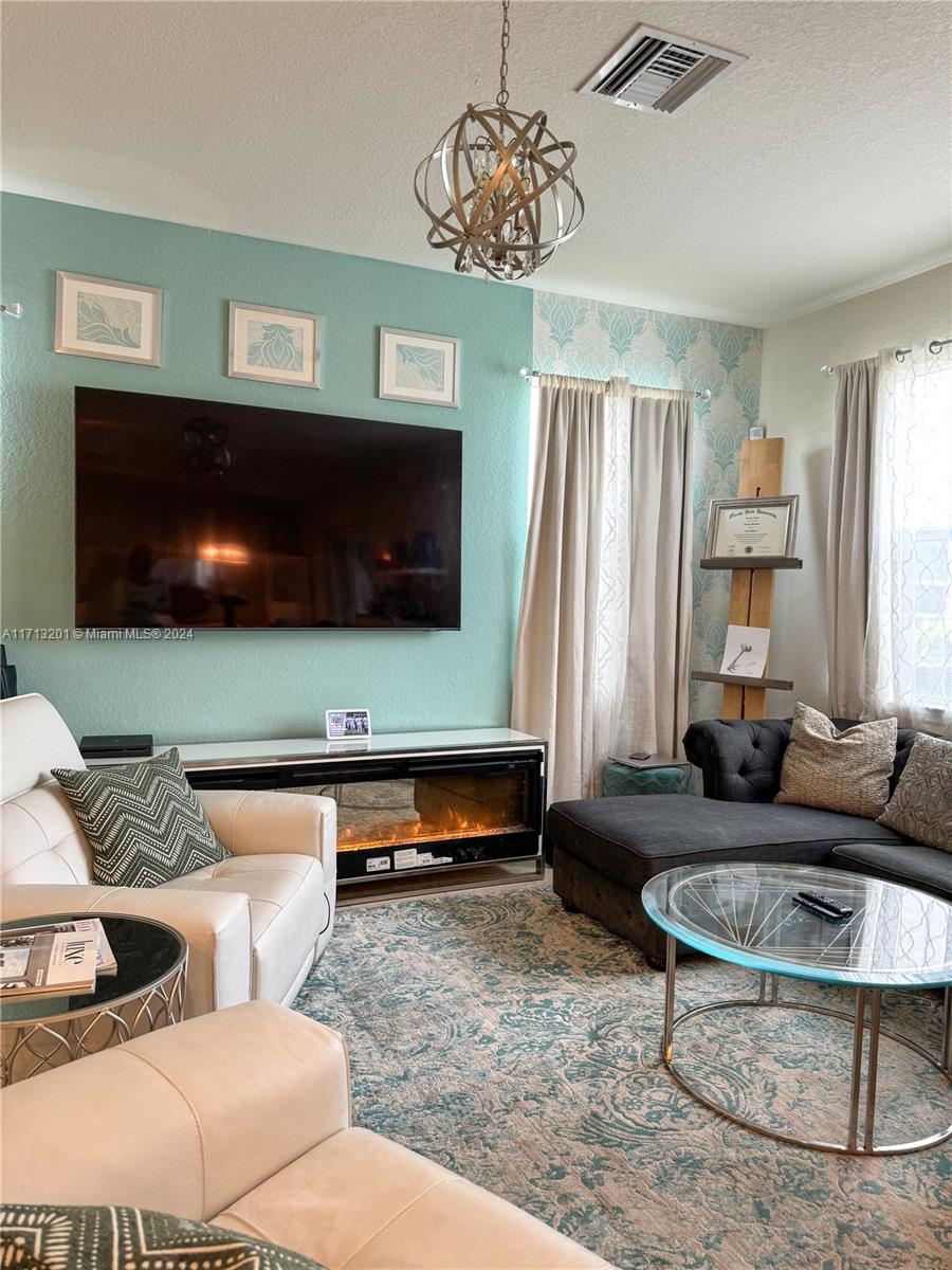 HILLCREST COUNTRY CLUB SO - Residential
