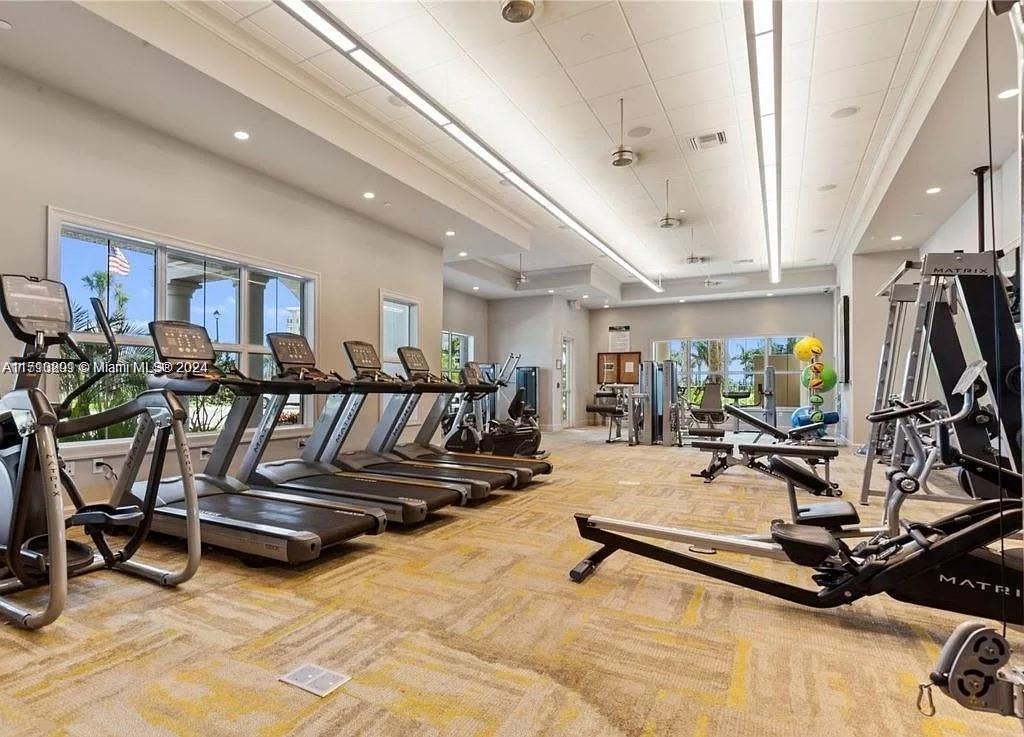 HILLCREST COUNTRY CLUB SO - Residential