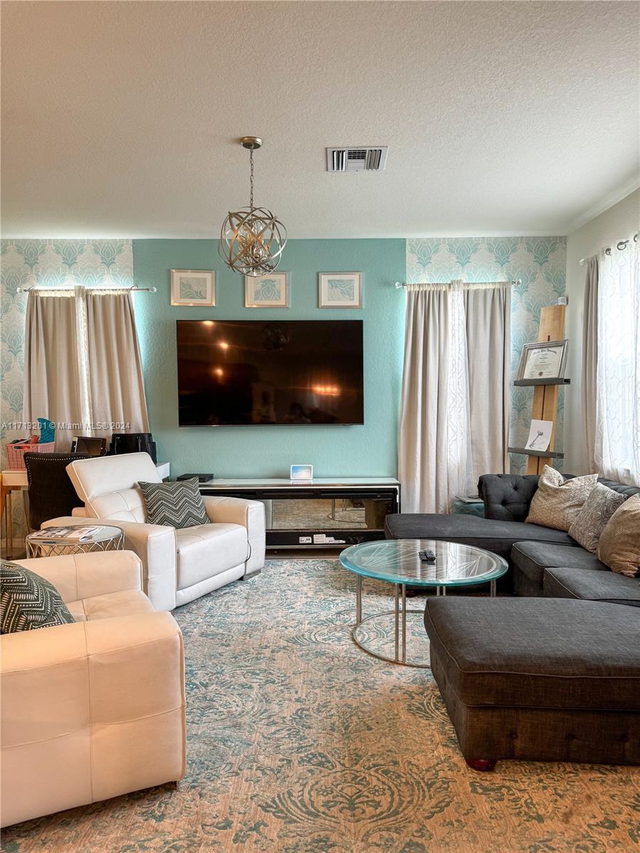 HILLCREST COUNTRY CLUB SO - Residential