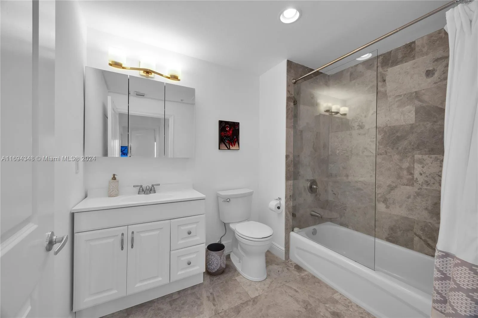 Coral Gables, Florida 33134, United States, 2 Bedrooms Bedrooms, ,2 BathroomsBathrooms,Residential,Active,32580