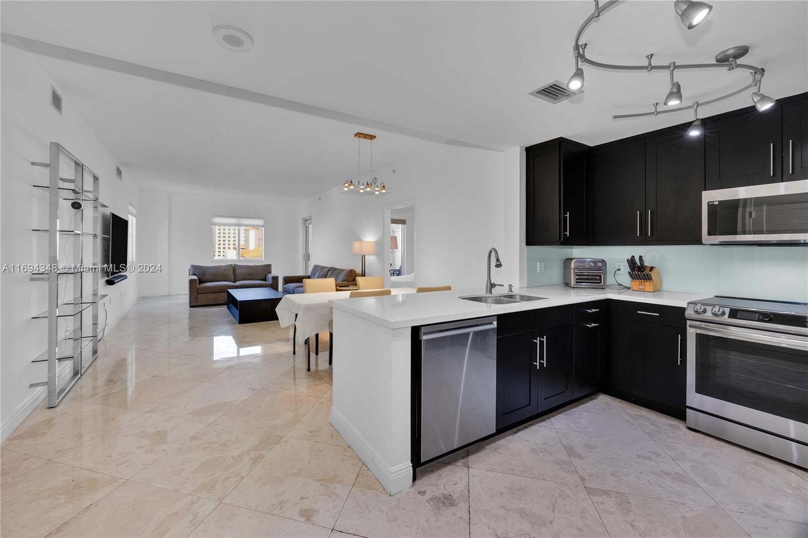 10 Aragon Ave 810