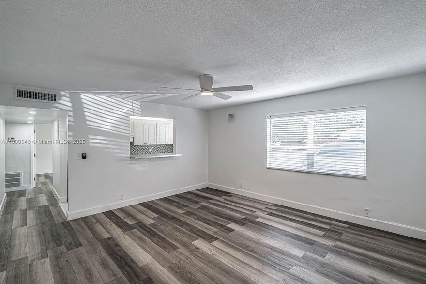 This 1 bedroom 1 bath apartment has been updated and located in a great area.  Just off of Federal highway and 17th Street Causeway close to the beach, Las Olas Blvd., Port Everglades, Shopping and some of the best restaurants.  Beautifully landscaped, pool, and laundry on site.