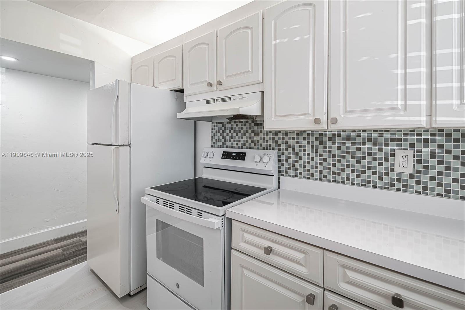 EVERGLADE LAND SALES CO - Residential Lease