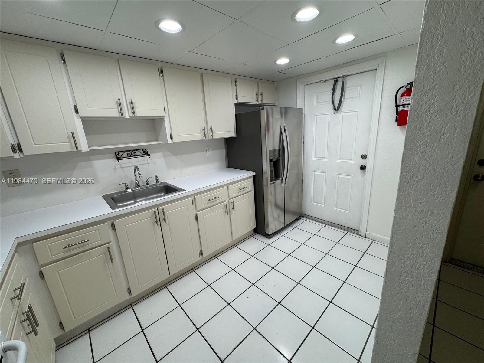 NEW WORLD CONDO APTS IV - Residential Lease