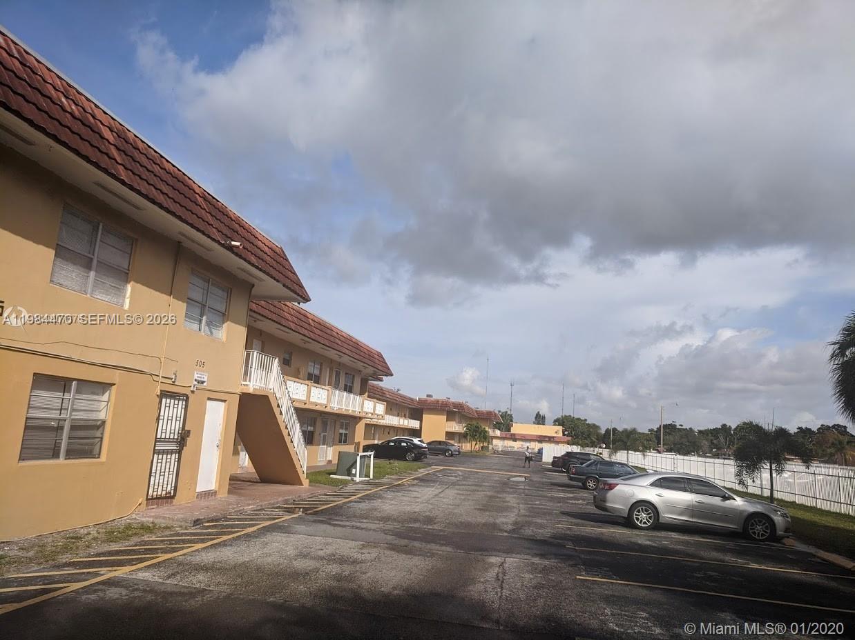 NEW WORLD CONDO APTS IV - Residential Lease