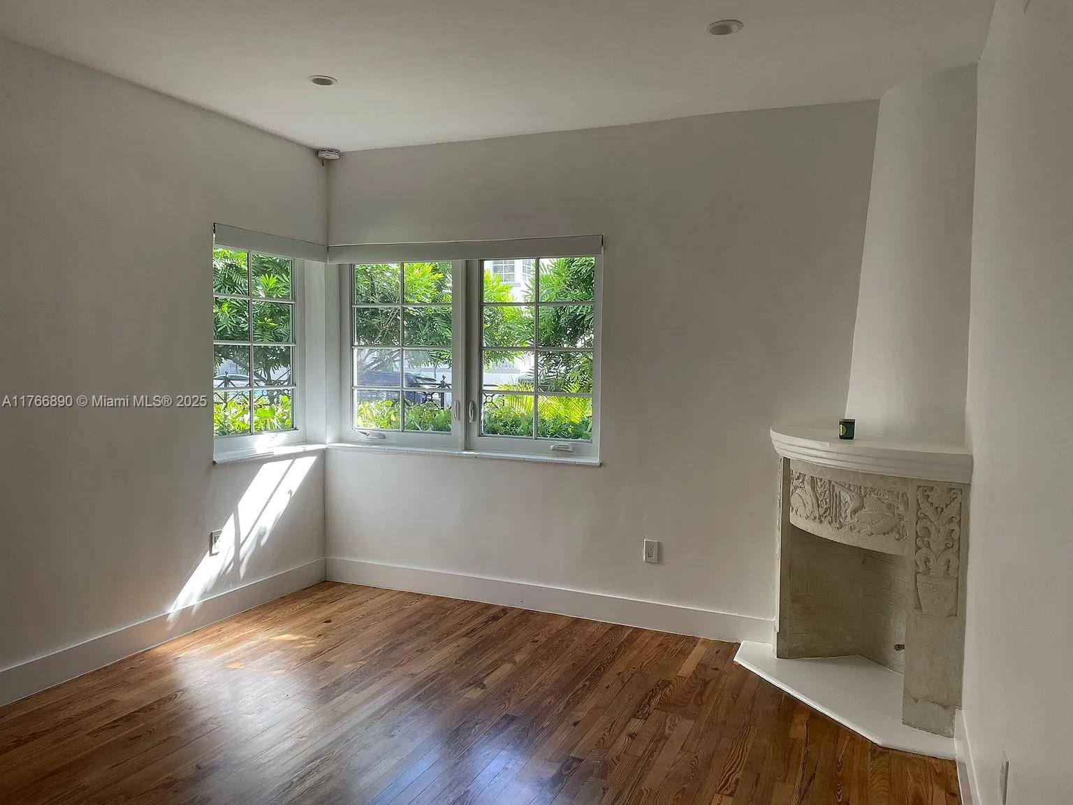 THE PARK VINTAGE CONDO - Residential