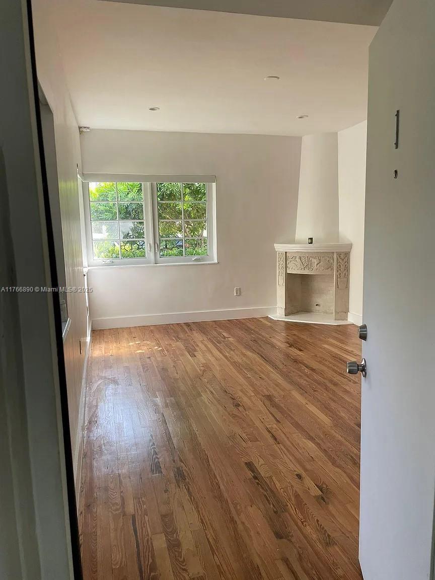 THE PARK VINTAGE CONDO - Residential