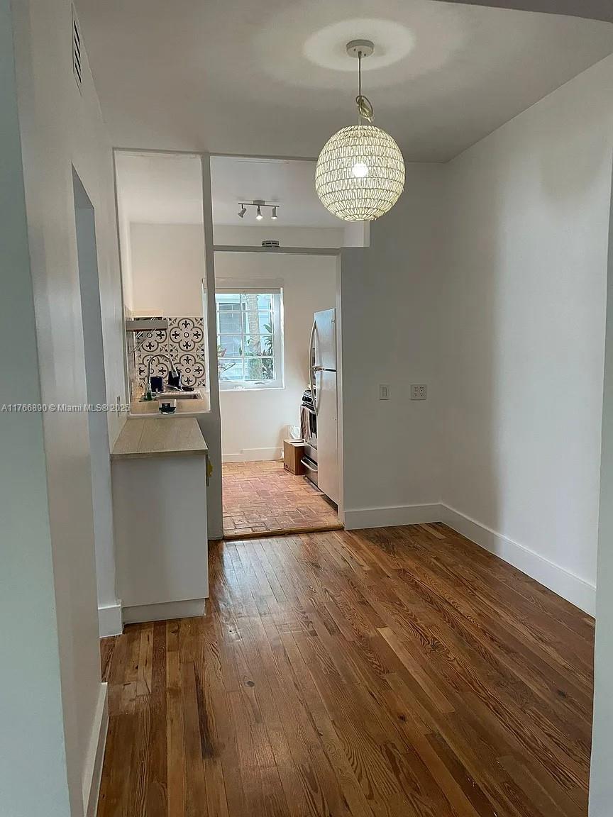 THE PARK VINTAGE CONDO - Residential