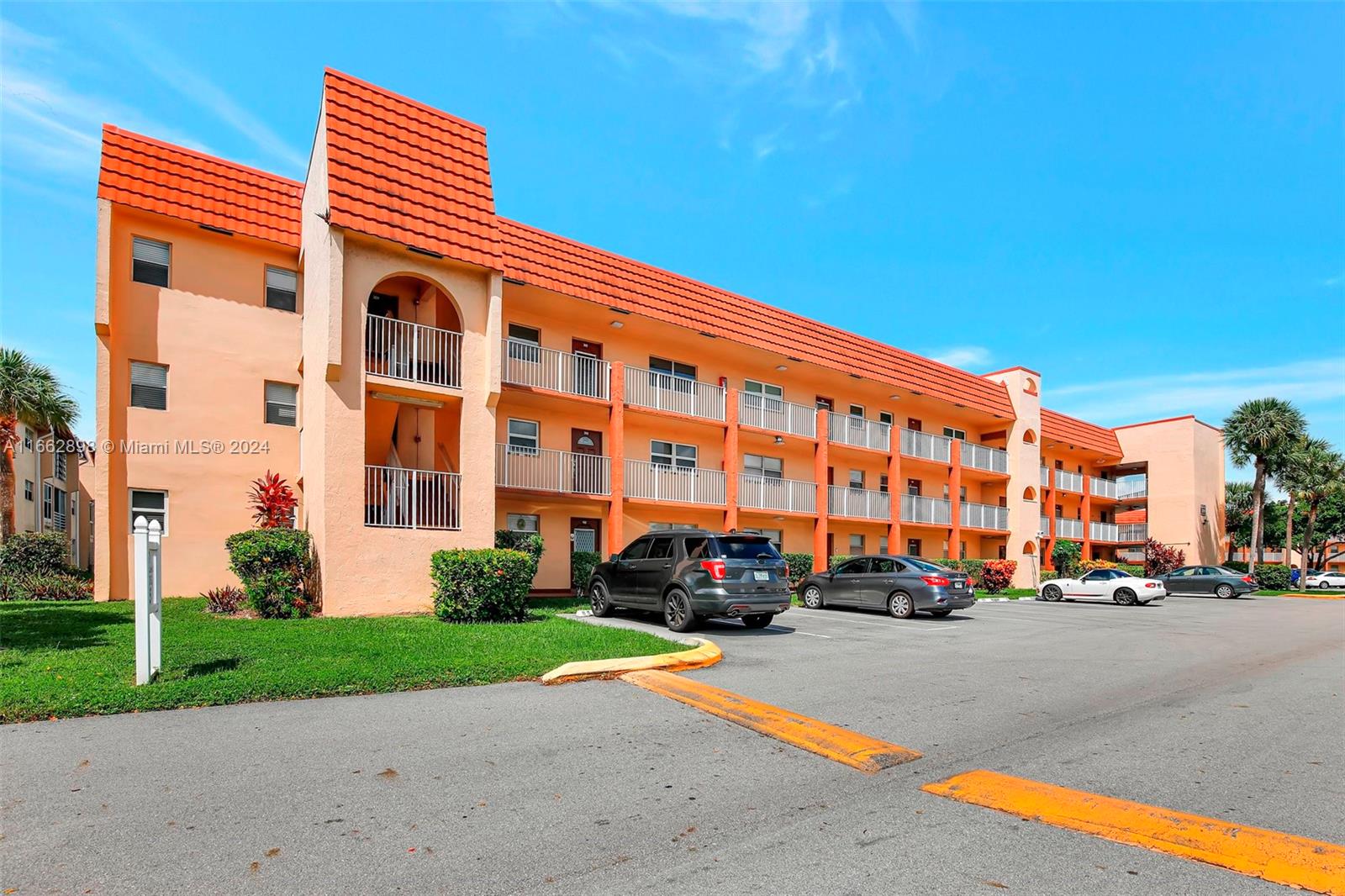 2881 N Pine Island Rd 103, Sunrise, Miami-Dade County, Florida - 2 Bedrooms  
2 Bathrooms - 