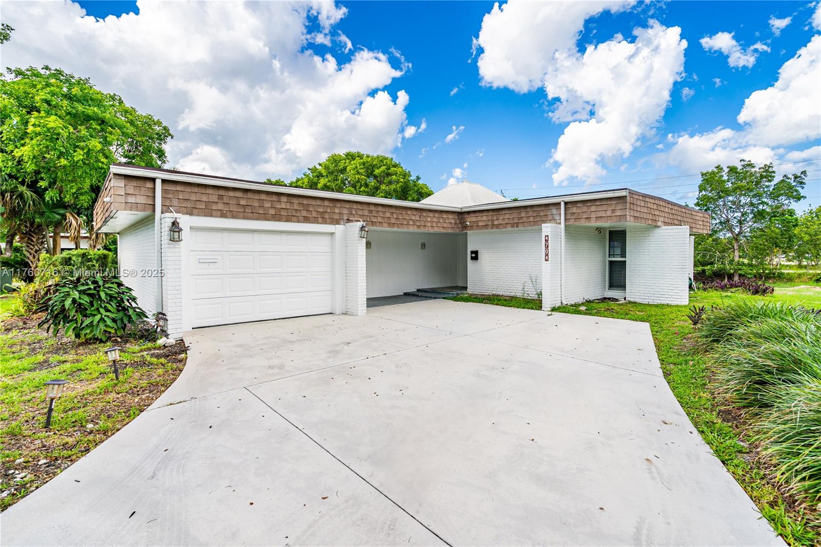 4704 Bayberry Ln