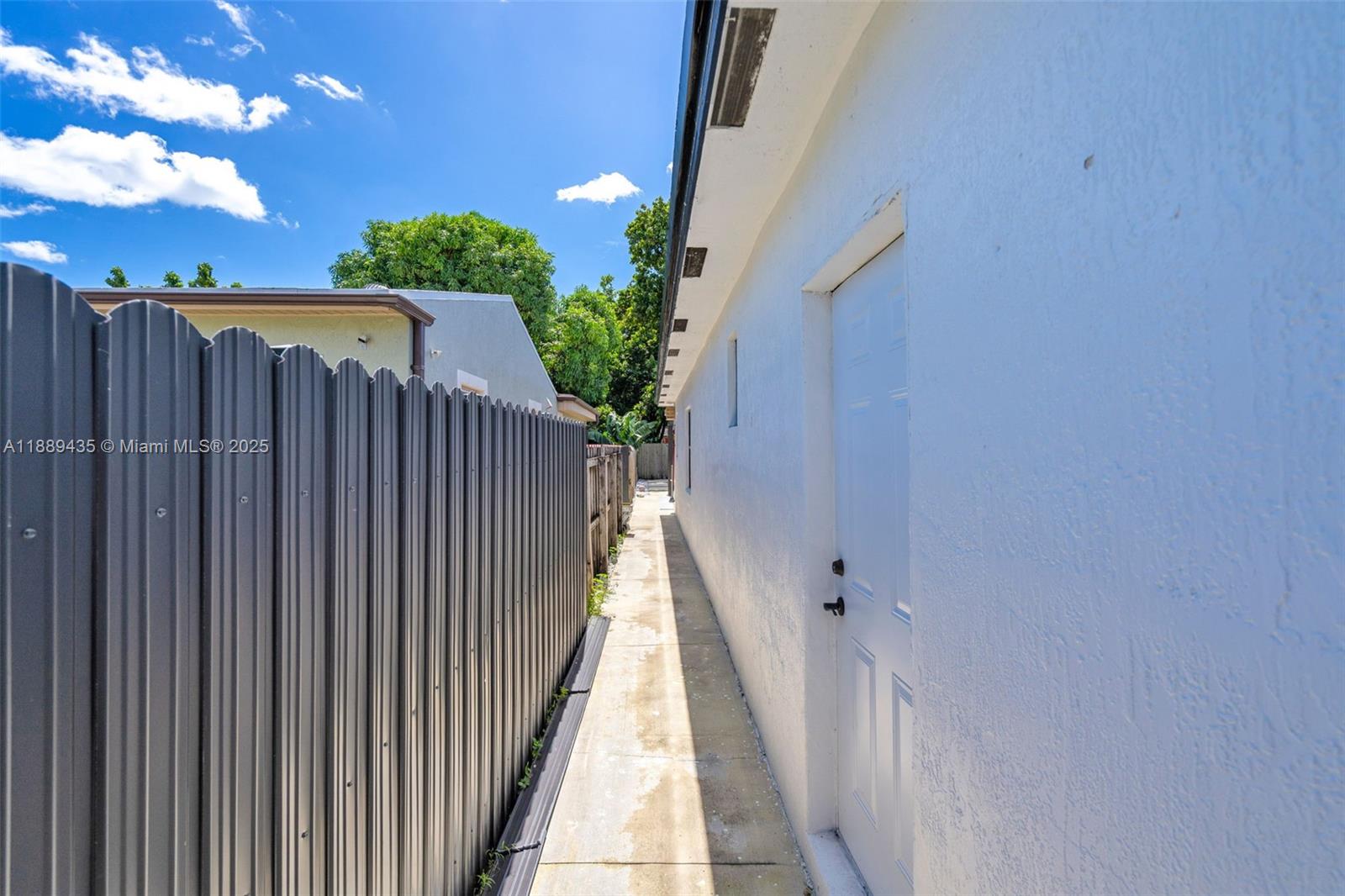 THE TROPICS AMD - Residential