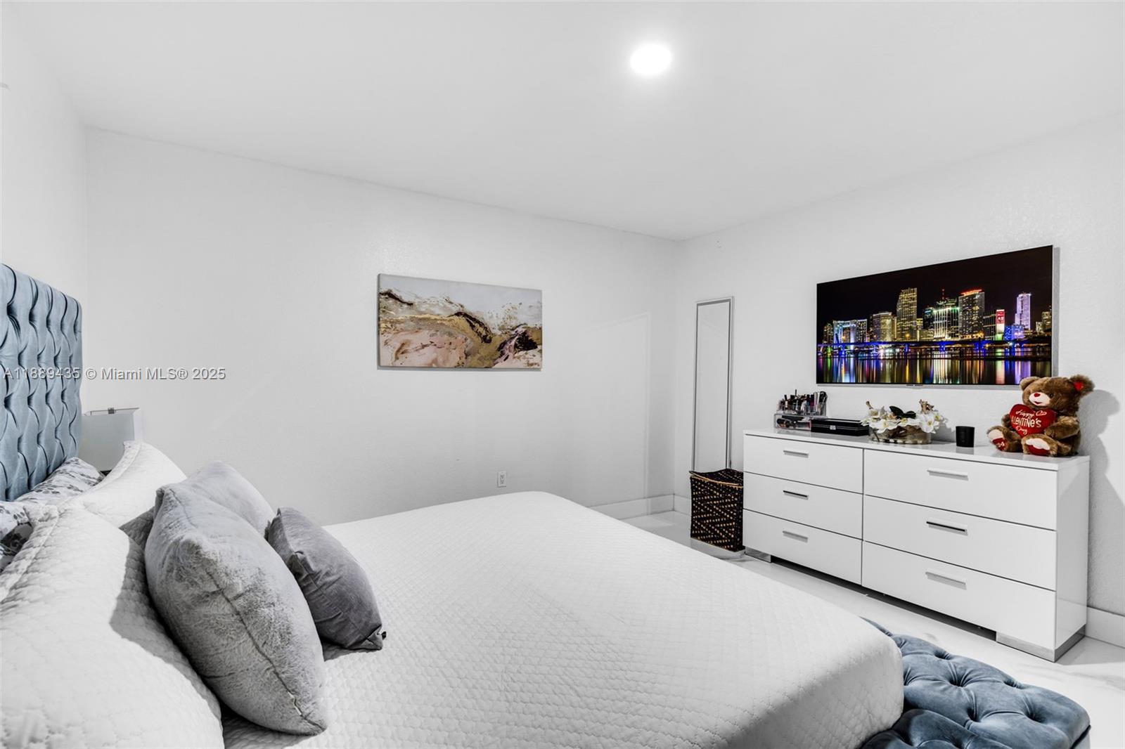 THE TROPICS AMD - Residential