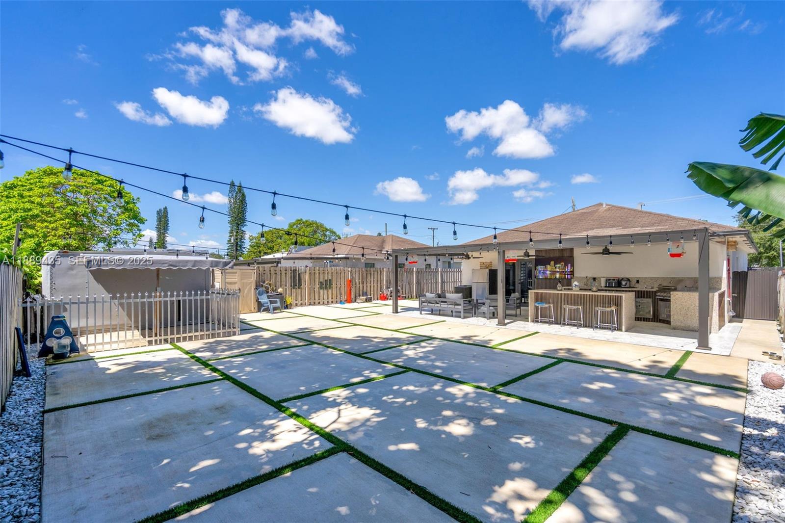 THE TROPICS AMD - Residential