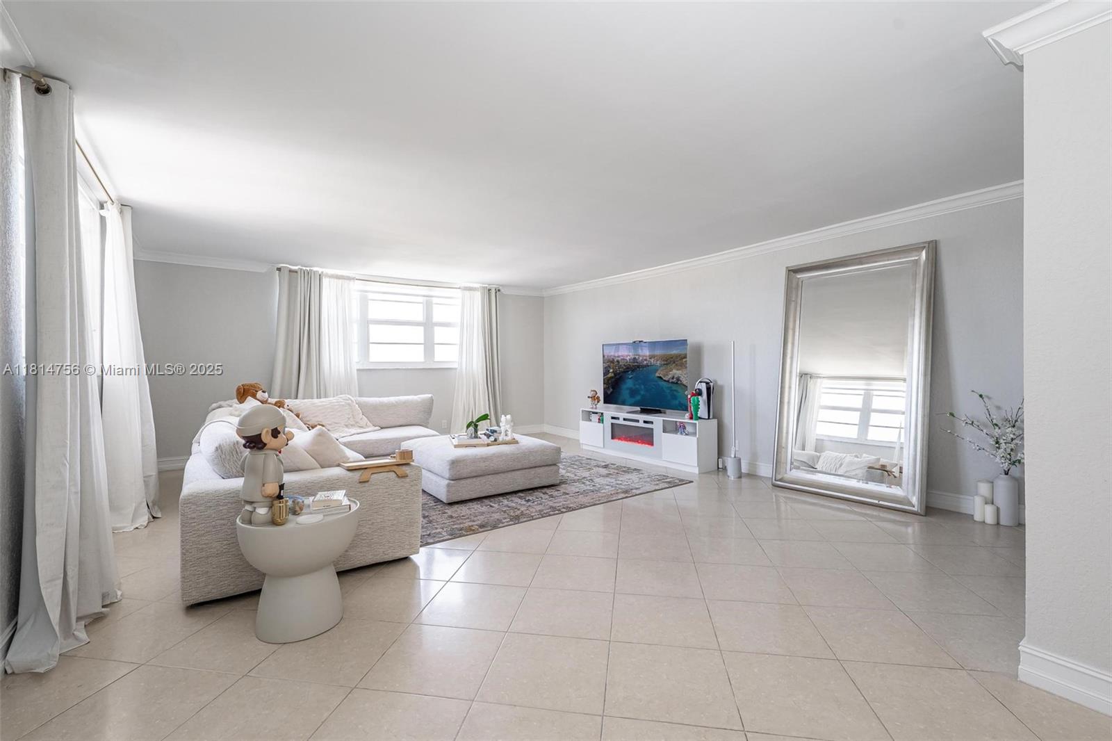 1811 Jefferson St 710, Hollywood, Broward County, Florida - 2 Bedrooms  
2 Bathrooms - 