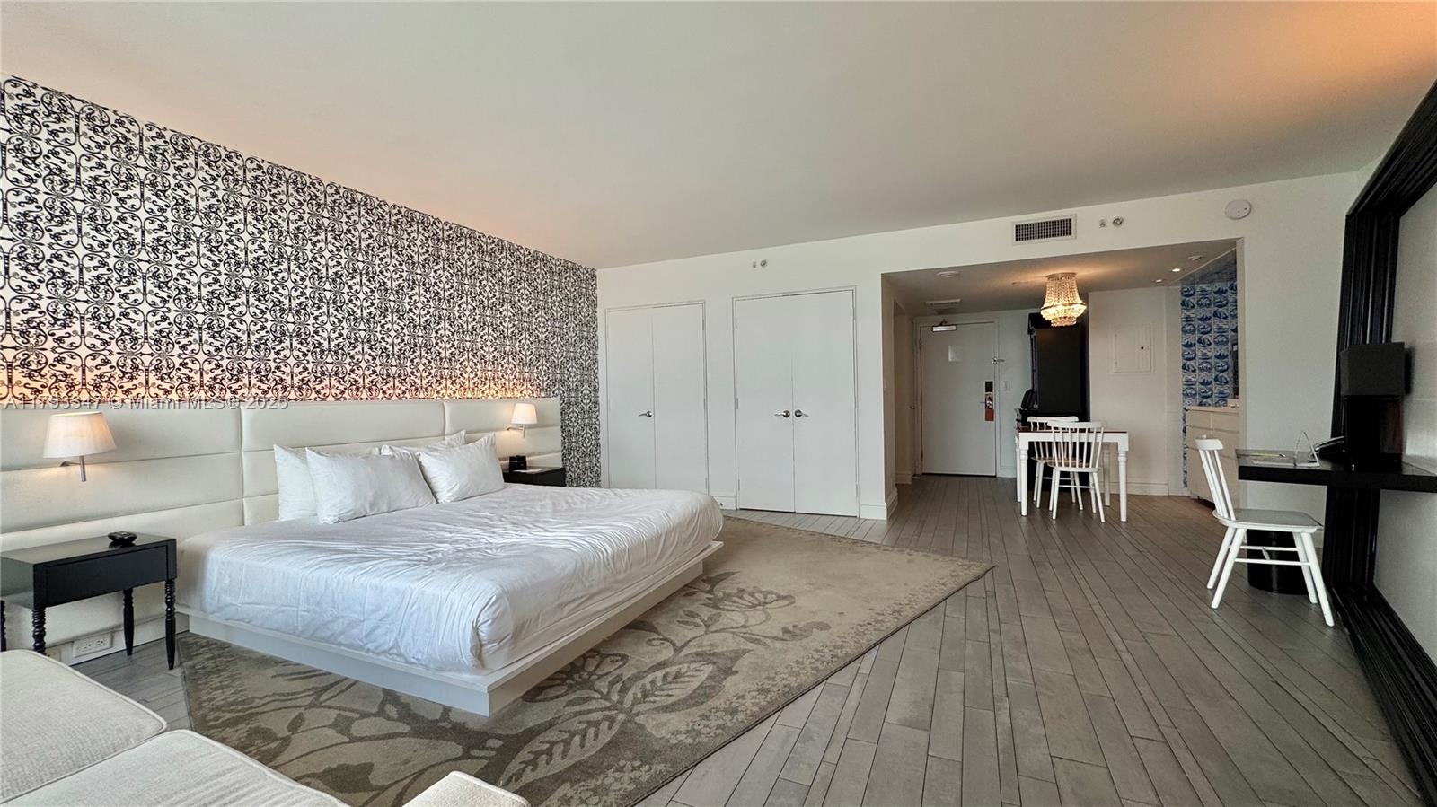 1100 West Ave 1108
