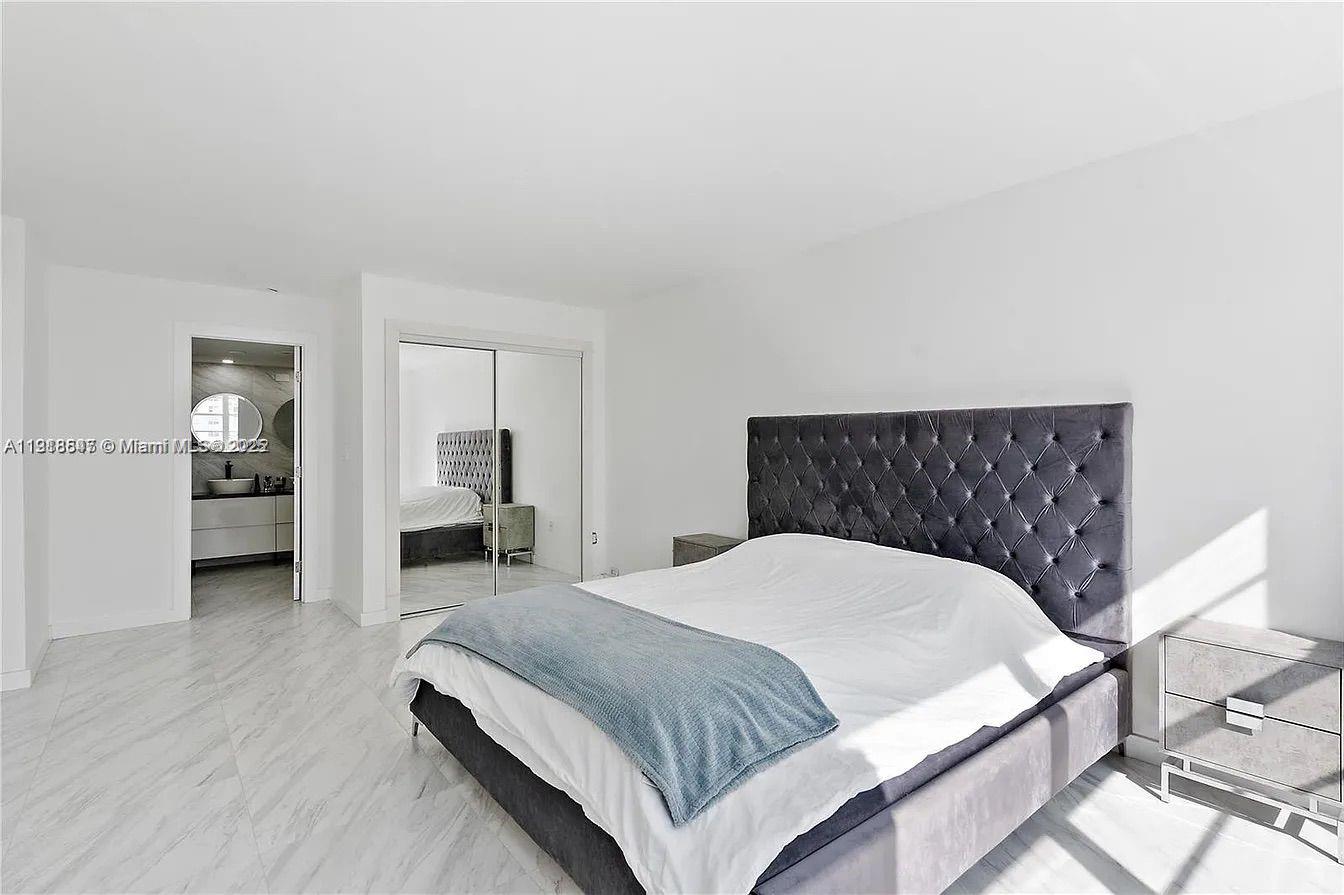 ADMIRALS PORT CONDO-EAST - Residential