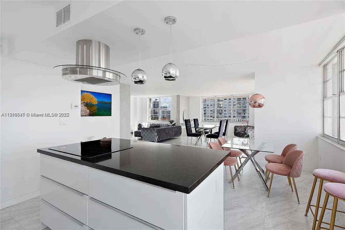 ADMIRALS PORT CONDO-EAST - Residential