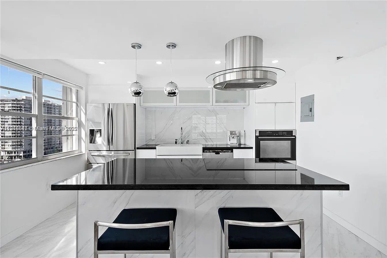 ADMIRALS PORT CONDO-EAST - Residential