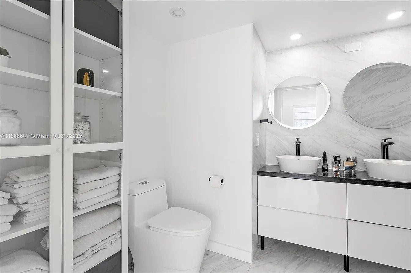 ADMIRALS PORT CONDO-EAST - Residential