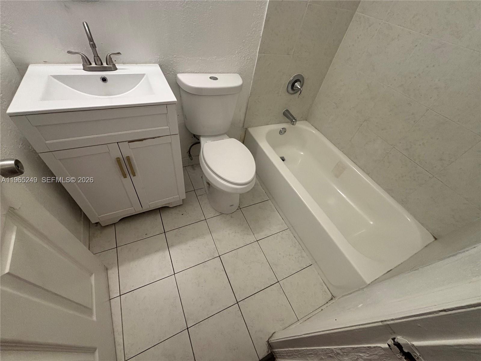 FT LAUDERDALE B-40 - Residential Lease