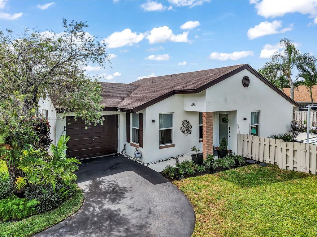 Photo of 651 Shiloh Ter #651, Davie, FL 33325 (MLS # A11899441)