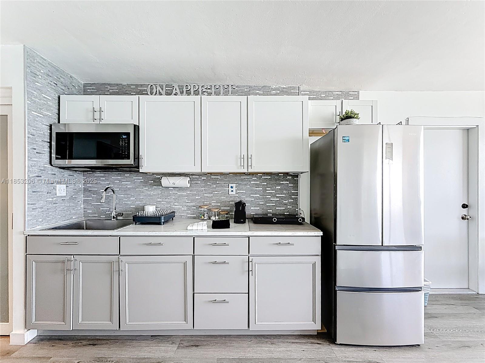 THE AVENTURA BEACH CLUB C - Residential Lease