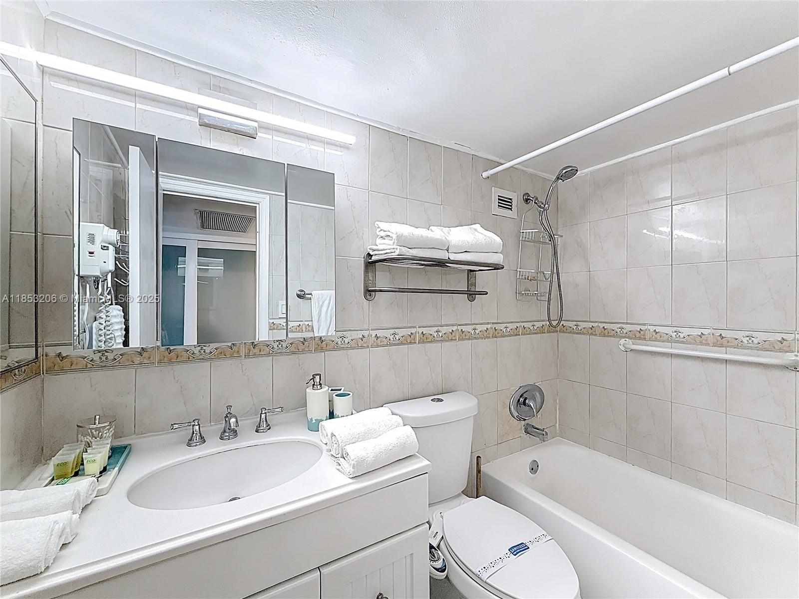 THE AVENTURA BEACH CLUB C - Residential Lease