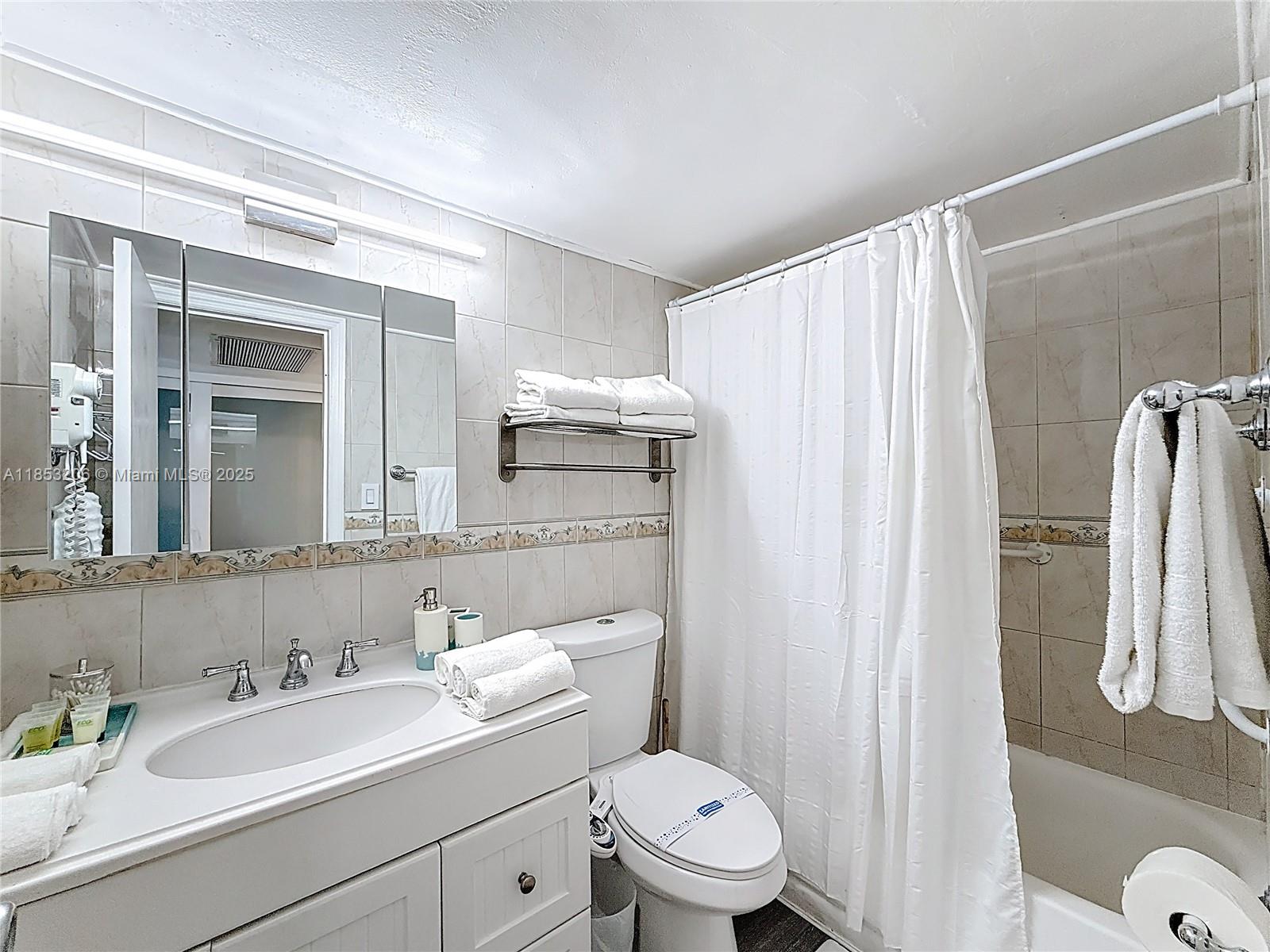 THE AVENTURA BEACH CLUB C - Residential Lease