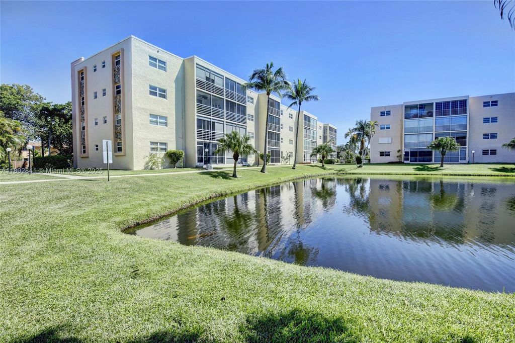 Photo of 424 SE 10th St #405, Dania Beach, FL 33004 (MLS # A11802841)