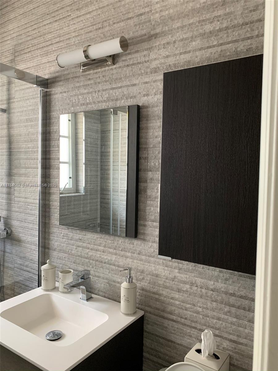 DECOLUX CONDO - Residential