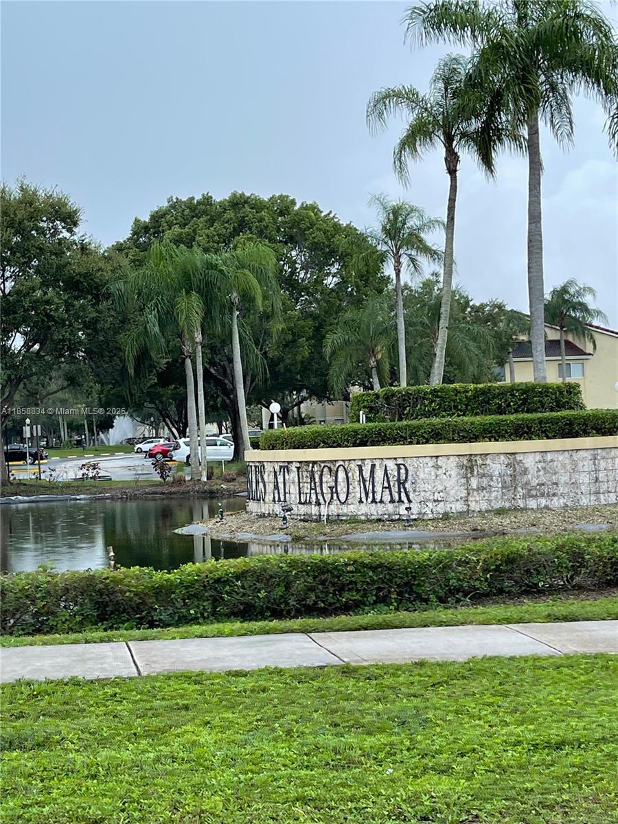 Spacious and beautiful 2 bedroom 2 bath unit, 1st floor access, recently remodeled, new paint, floors, kitchen, move in ready. Come and enjoy the peace of this community with great amenities, relaxing view to the lake, excellent location with access to main roads, walking distance to shopping centers, parks, schools, Sawgrass Mills Mall and much more. Don't miss this opportunity.