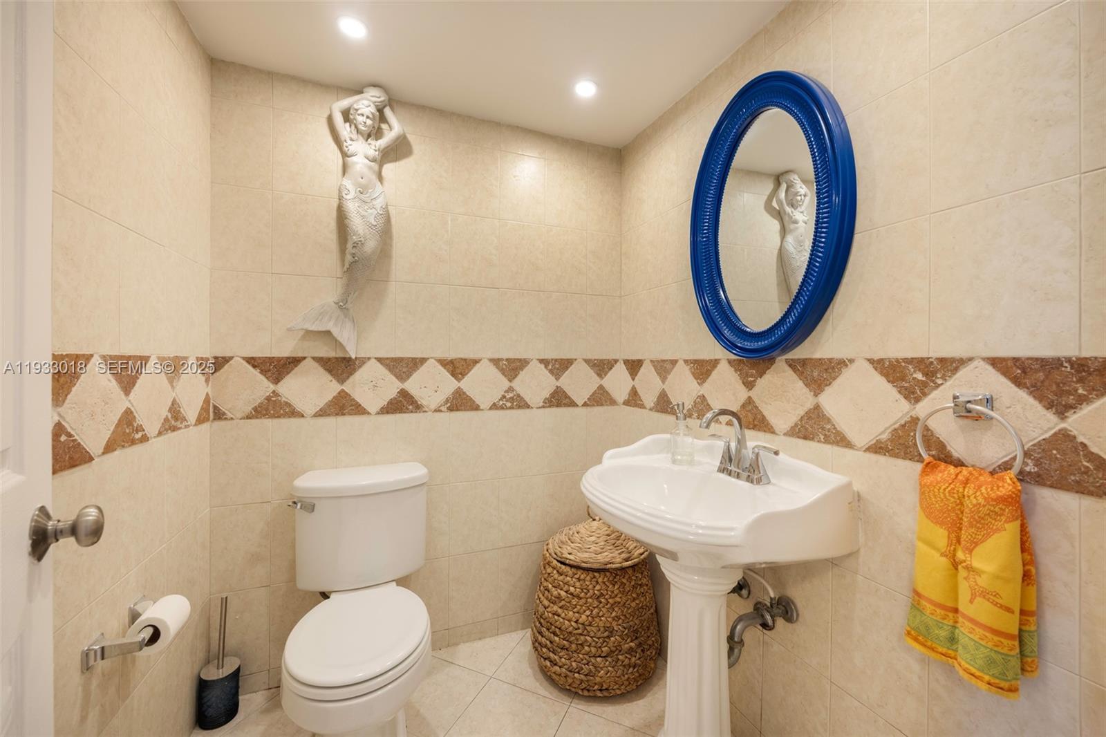 THE CARRIAGE HOUSE CONDO - Residential