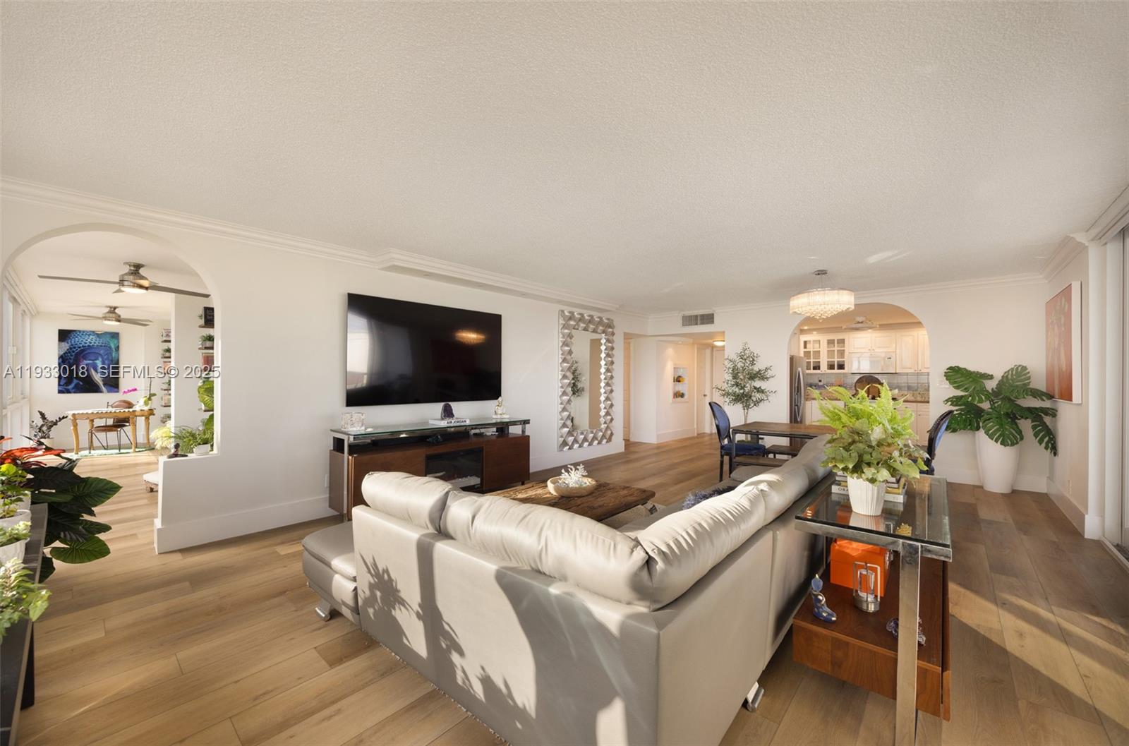 THE CARRIAGE HOUSE CONDO - Residential