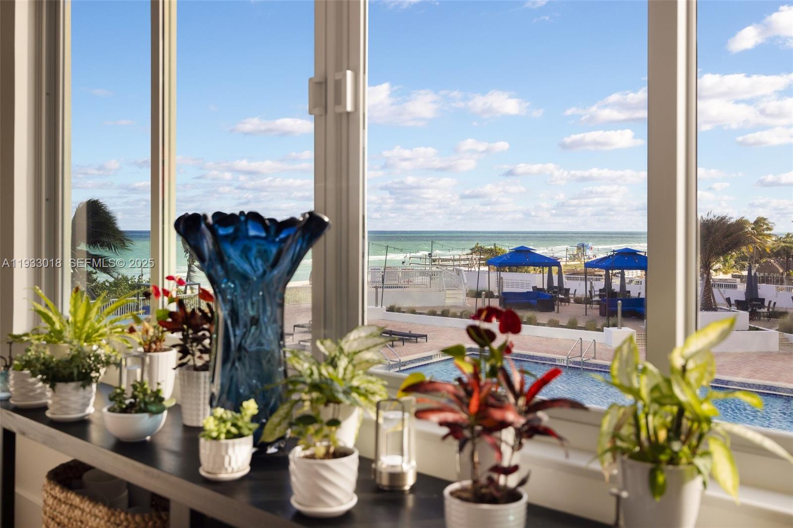 THE CARRIAGE HOUSE CONDO - Residential