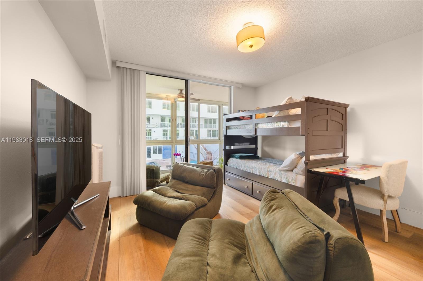 THE CARRIAGE HOUSE CONDO - Residential