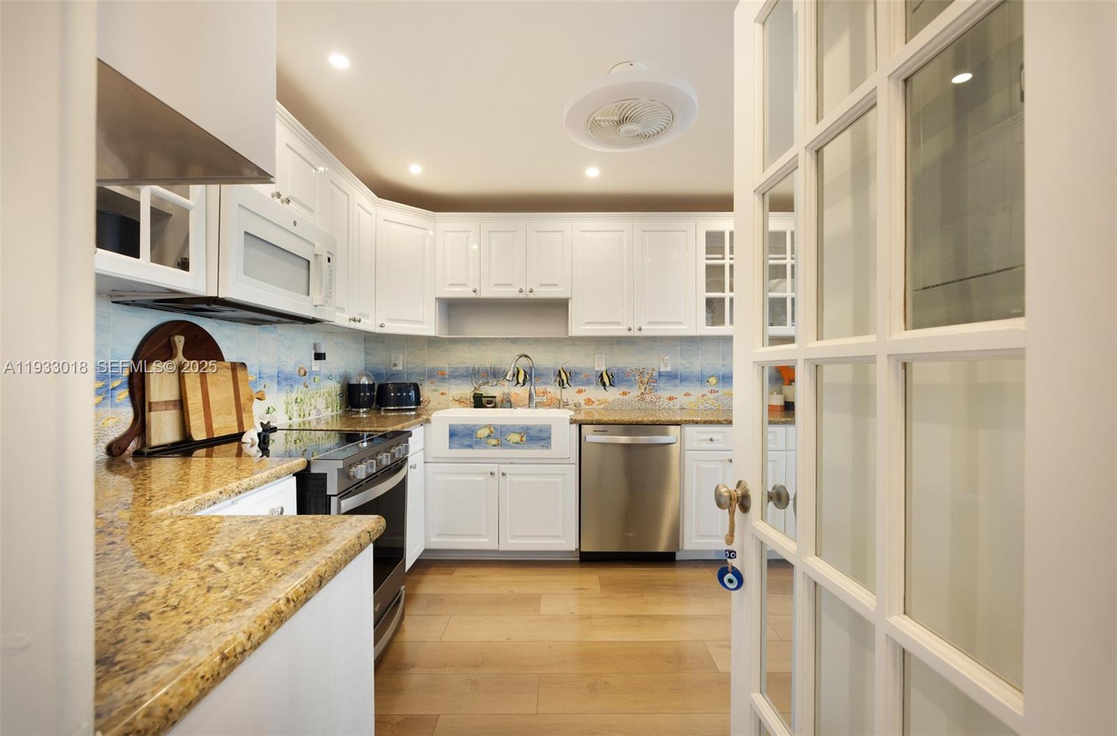 THE CARRIAGE HOUSE CONDO - Residential